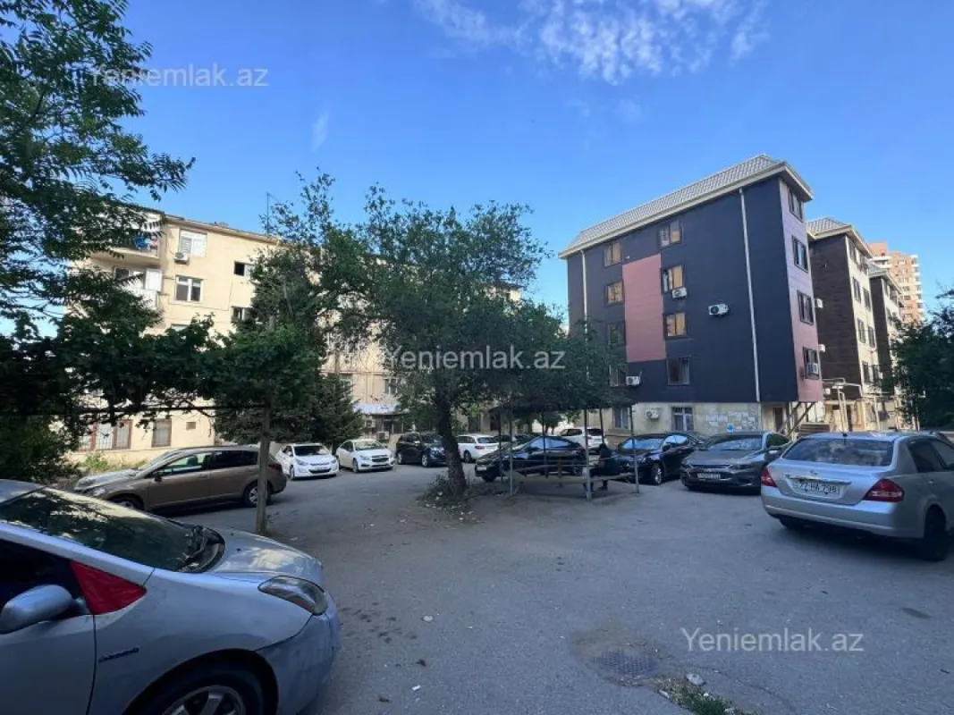 Satılır 3 otaqlı köhnə tikili 75 m²