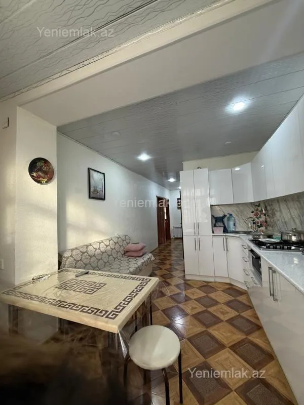 Satılır 4 otaqlı köhnə tikili 80 m²