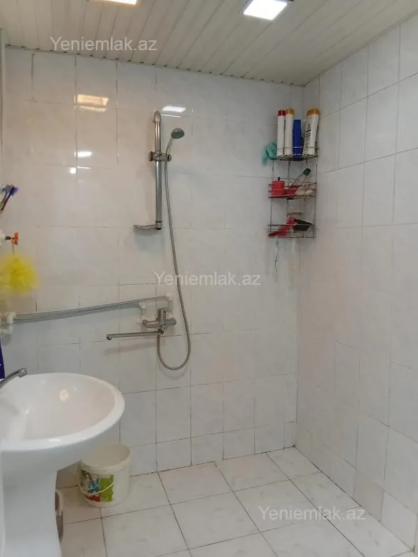 Satılır 5 otaqlı köhnə tikili 110 m²