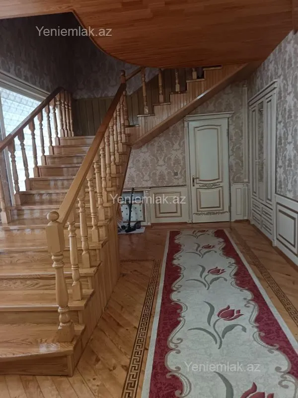 Satılır 9 otaqlı həyət evi 1000 m²
