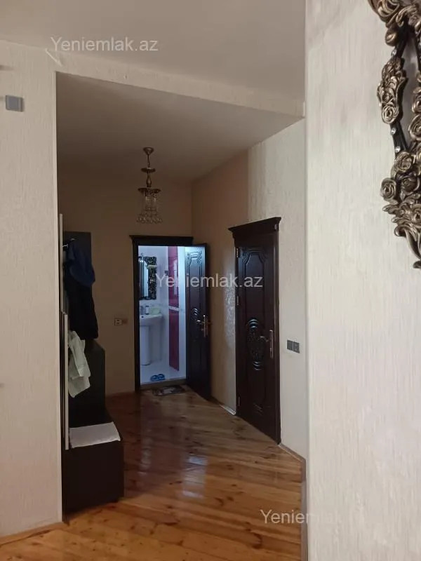 Satılır 9 otaqlı həyət evi 1000 m²
