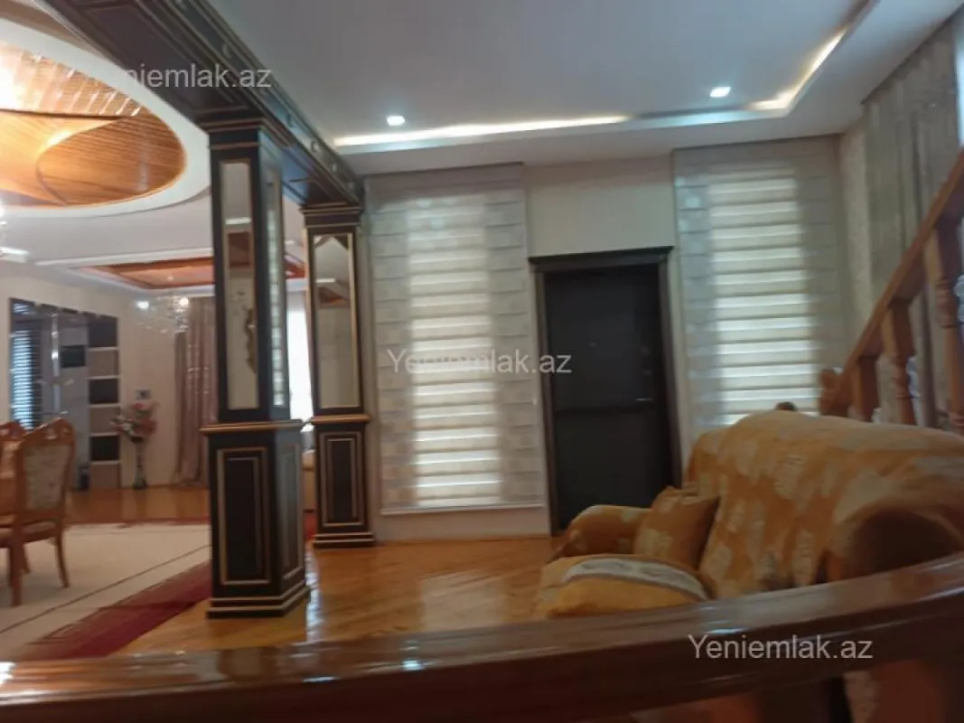 Satılır 9 otaqlı həyət evi 1000 m²