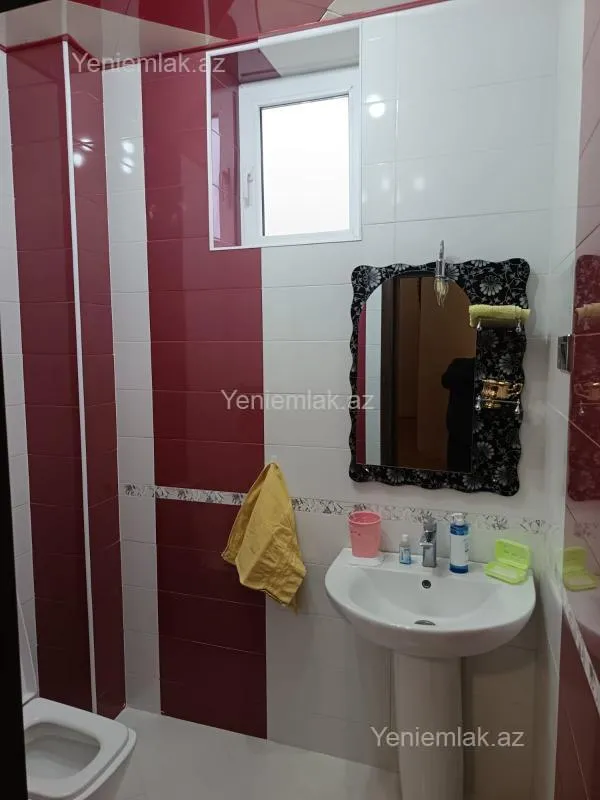 Satılır 9 otaqlı həyət evi 1000 m²