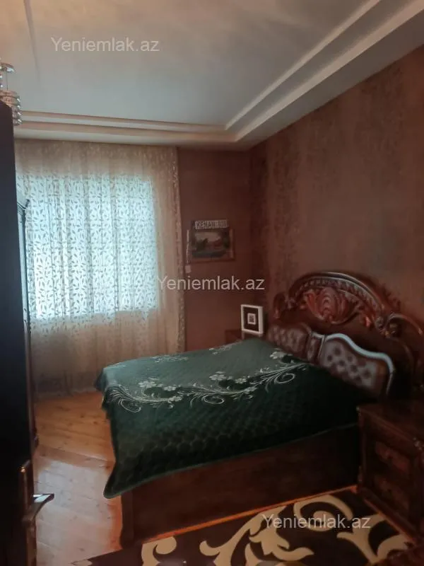 Satılır 9 otaqlı həyət evi 1000 m²