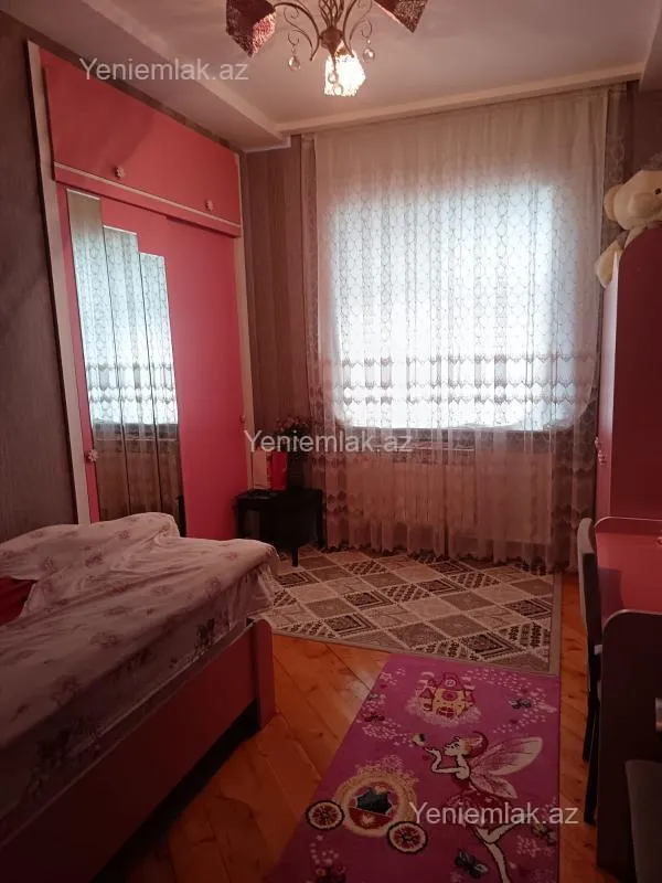 Satılır 9 otaqlı həyət evi 1000 m²