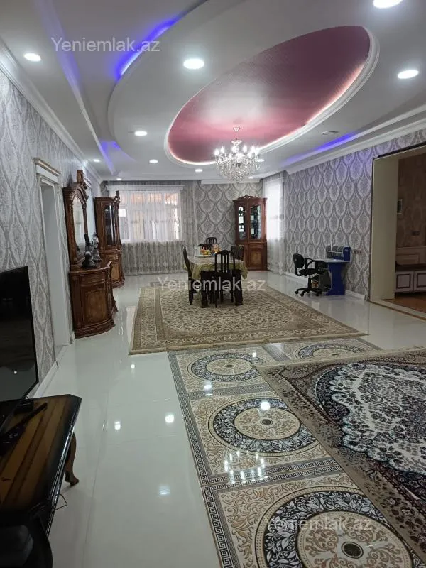 Satılır 9 otaqlı həyət evi 1000 m²