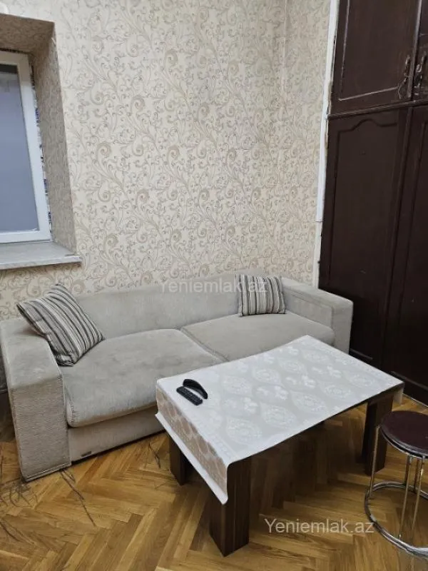 Satılır 2 otaqlı köhnə tikili 60 m²