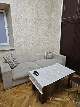 Satılır 2 otaqlı köhnə tikili 60 m²