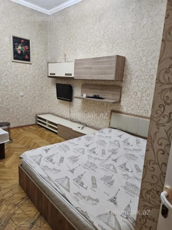 Satılır 2 otaqlı köhnə tikili 60 m²