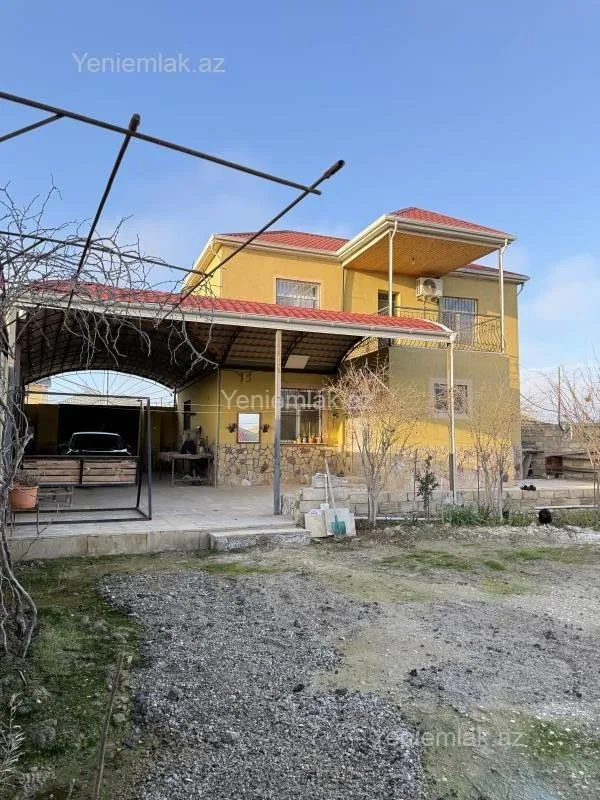Satılır 6 otaqlı həyət evi 200 m²
