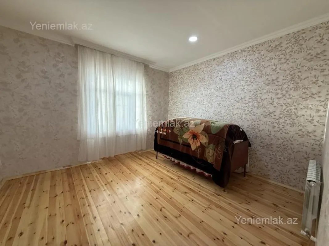 Satılır 6 otaqlı həyət evi 200 m²