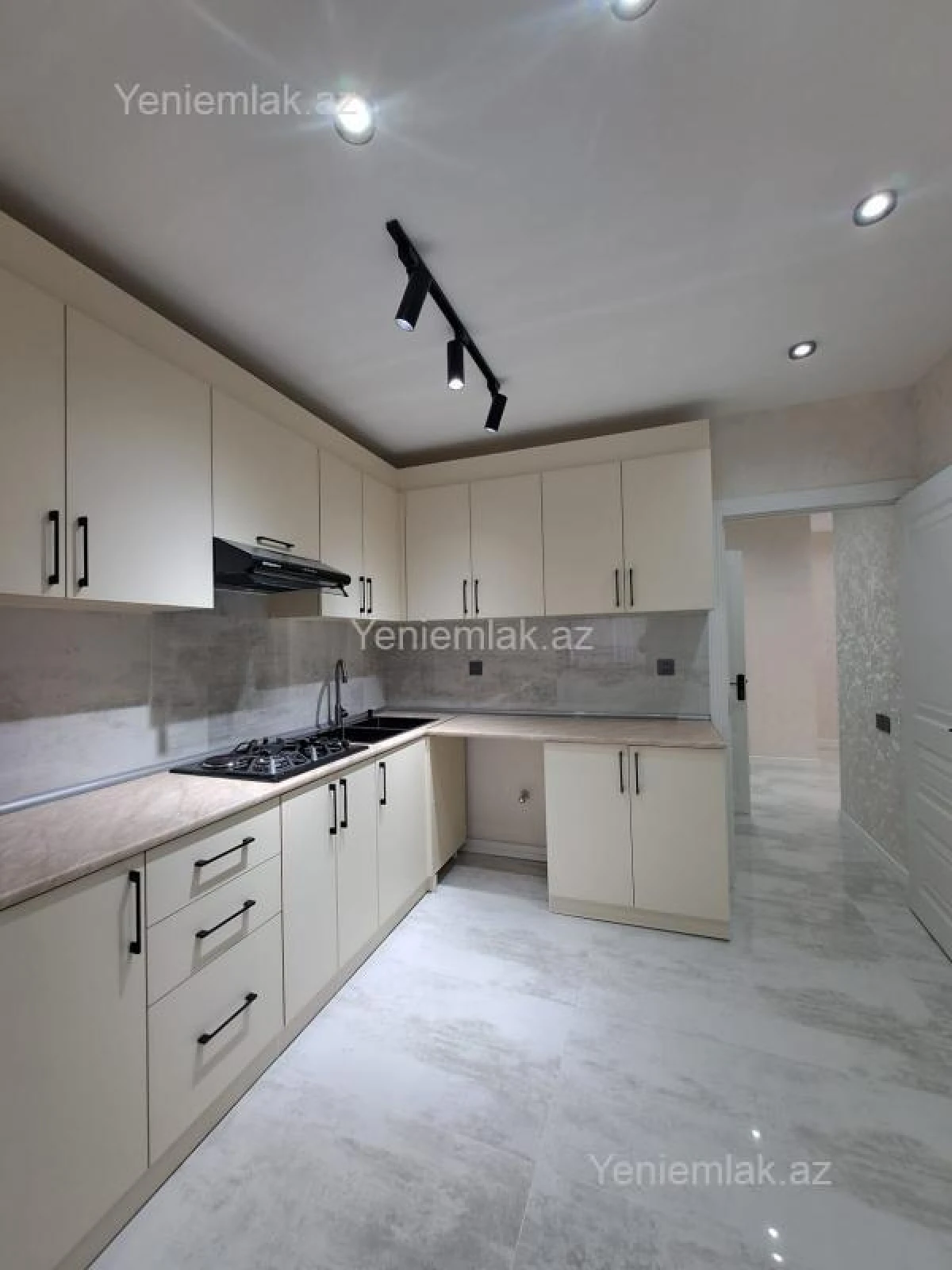 Satılır 3 otaqlı köhnə tikili 80 m²