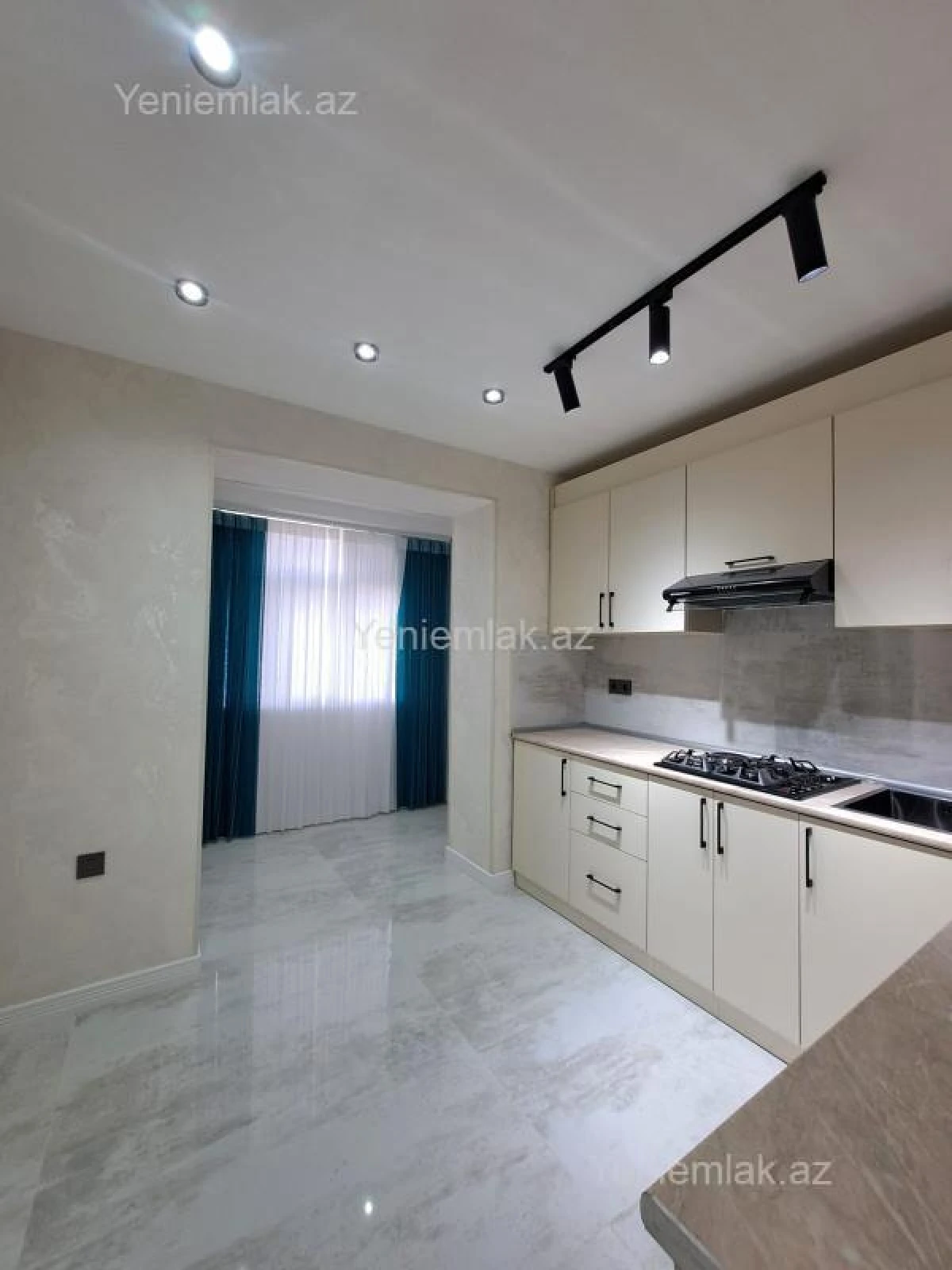 Satılır 3 otaqlı köhnə tikili 80 m²