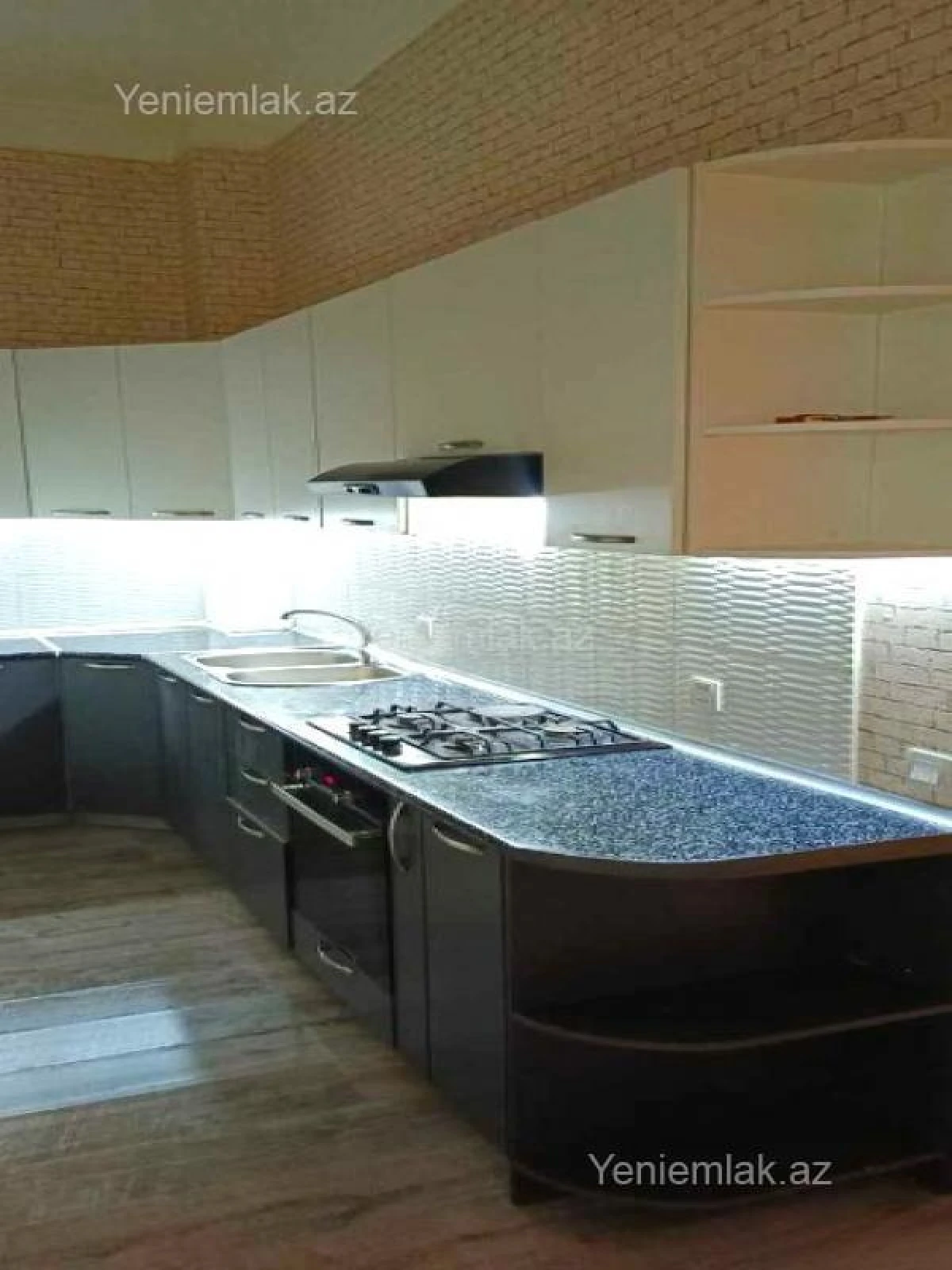 Satılır 2 otaqlı köhnə tikili 55 m²