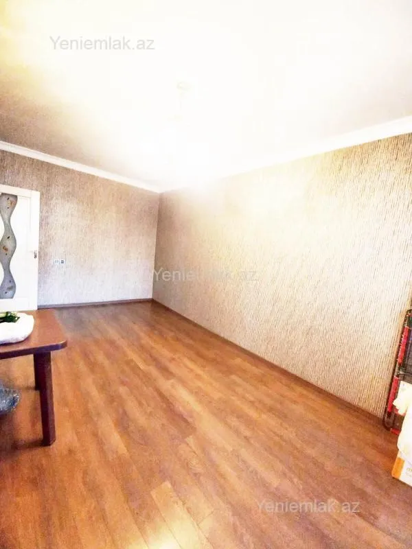 Satılır 4 otaqlı köhnə tikili 120 m²