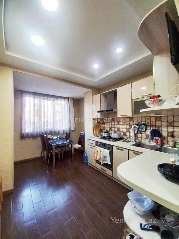 Satılır 4 otaqlı köhnə tikili 120 m²