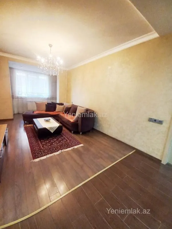 Satılır 4 otaqlı köhnə tikili 120 m²