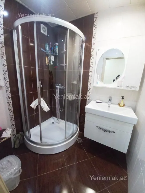 Satılır 4 otaqlı köhnə tikili 120 m²