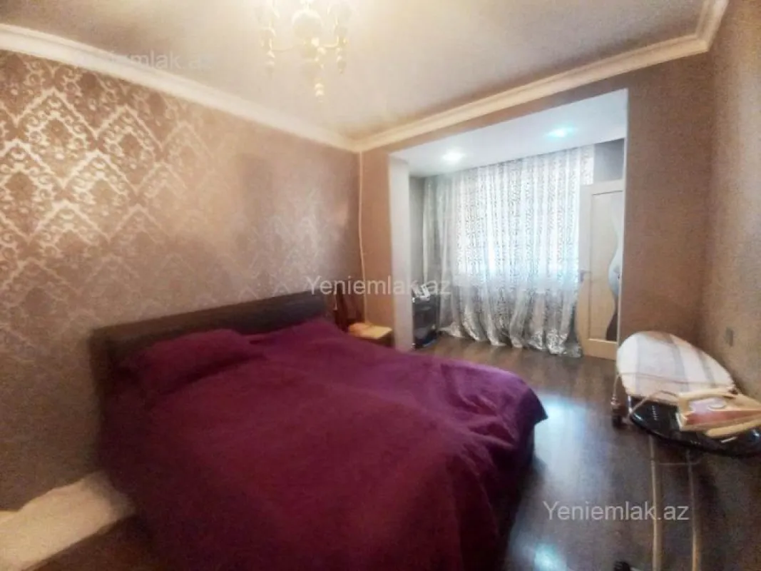 Satılır 4 otaqlı köhnə tikili 120 m²