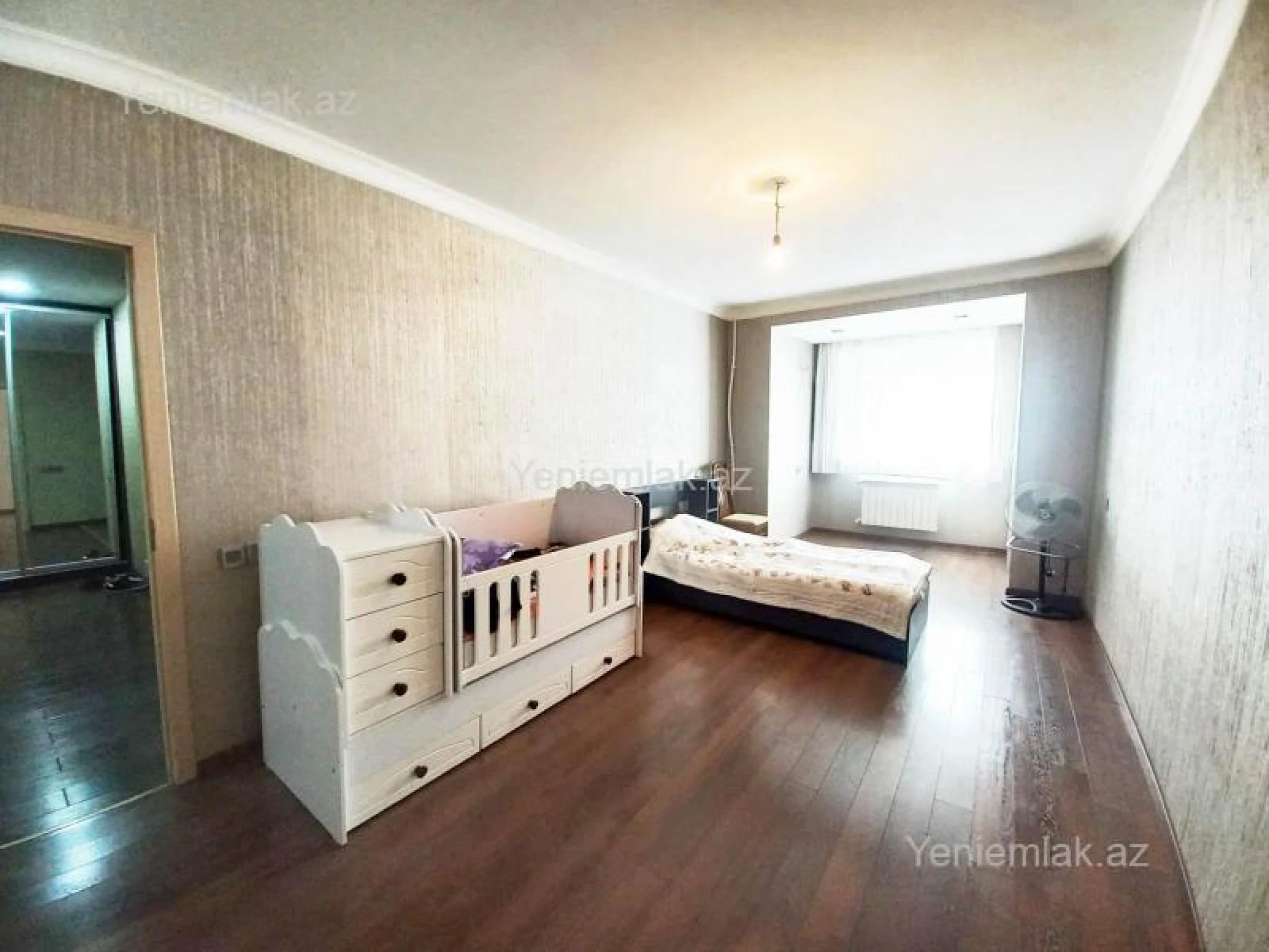 Satılır 4 otaqlı köhnə tikili 120 m²