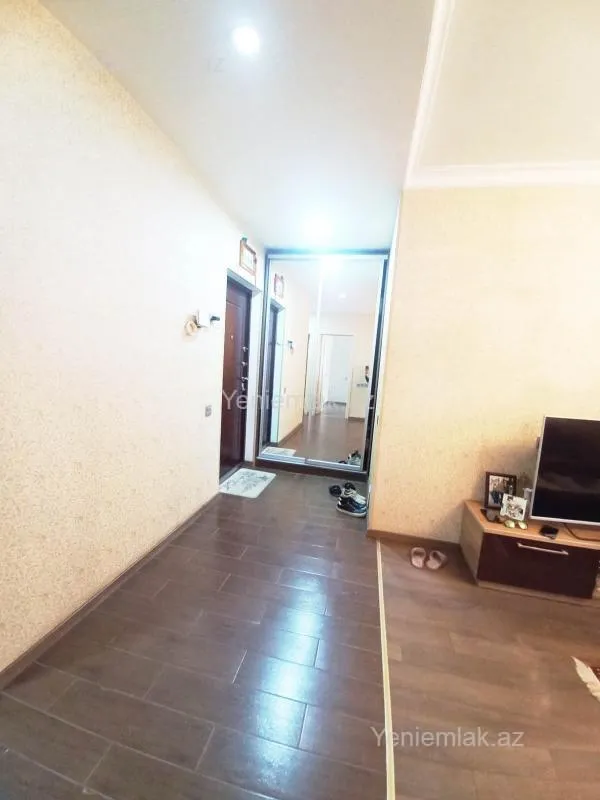 Satılır 4 otaqlı köhnə tikili 120 m²