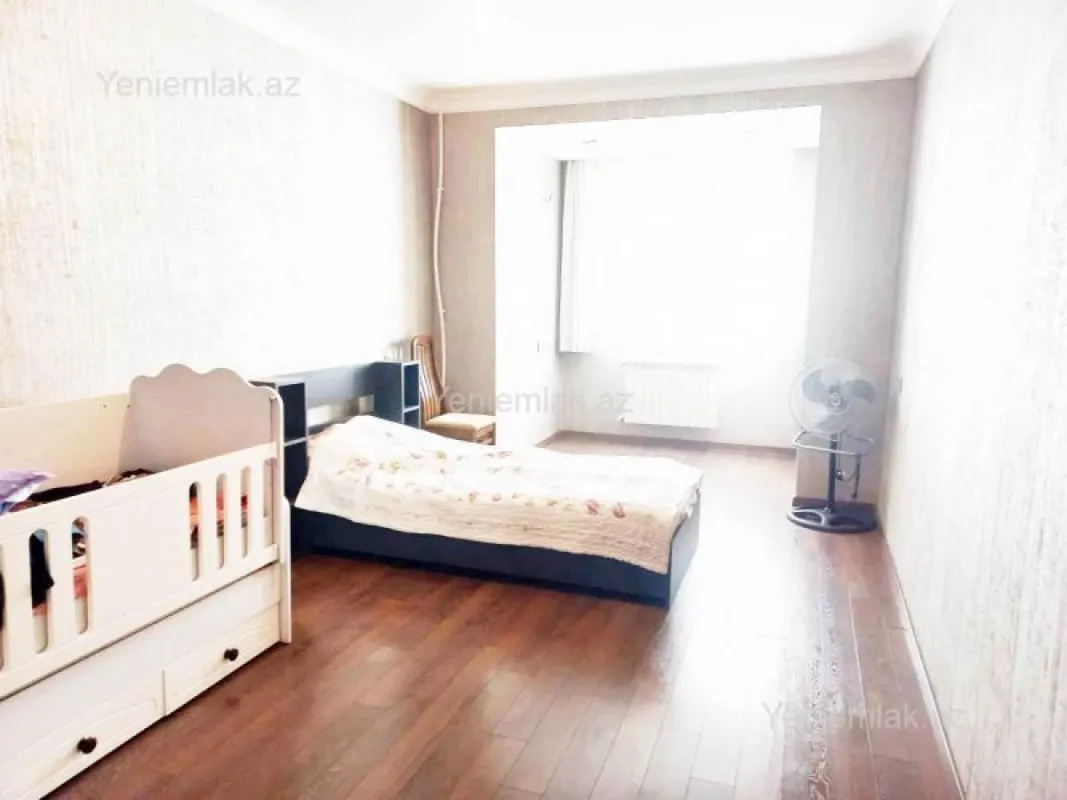 Satılır 4 otaqlı köhnə tikili 120 m²