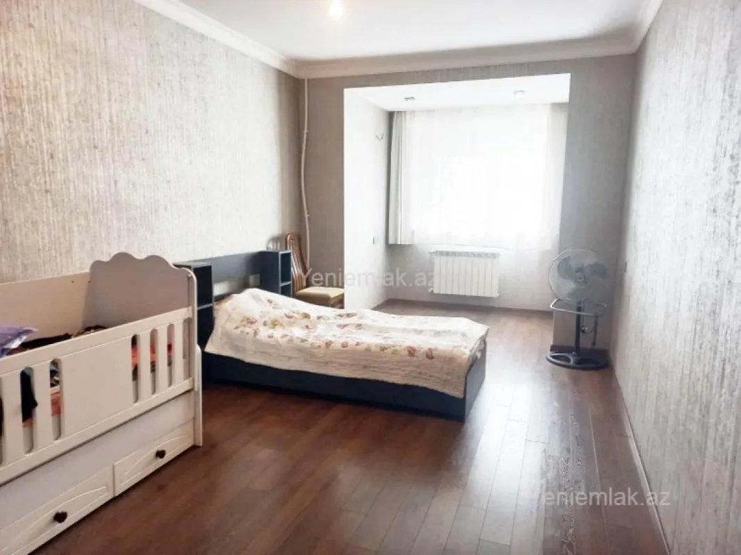 Satılır 4 otaqlı köhnə tikili 120 m²