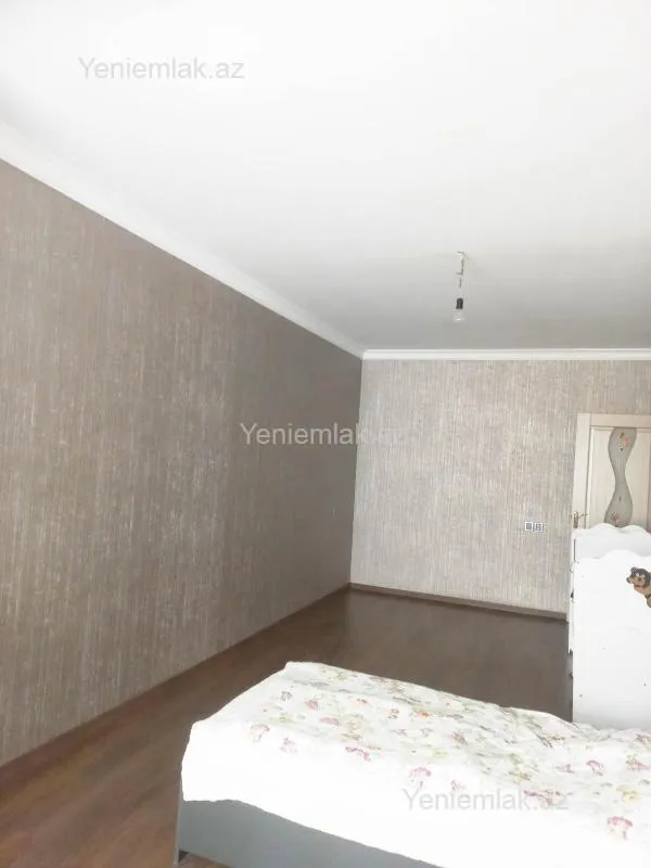 Satılır 4 otaqlı köhnə tikili 120 m²