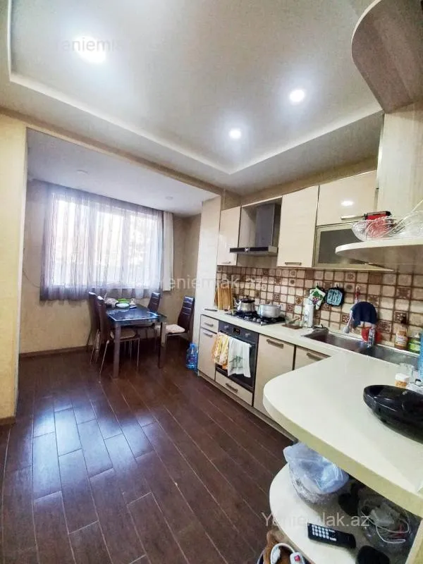 Satılır 4 otaqlı köhnə tikili 120 m²