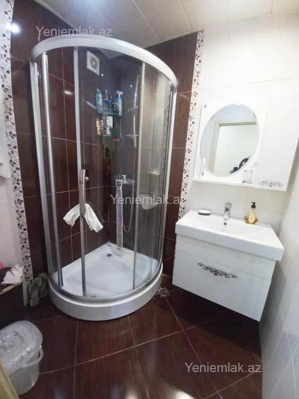 Satılır 4 otaqlı köhnə tikili 120 m²