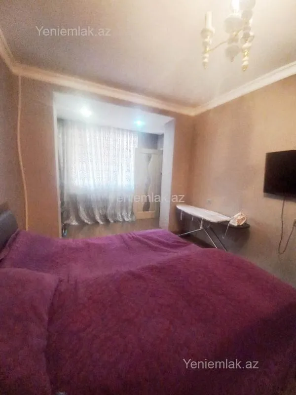 Satılır 4 otaqlı köhnə tikili 120 m²