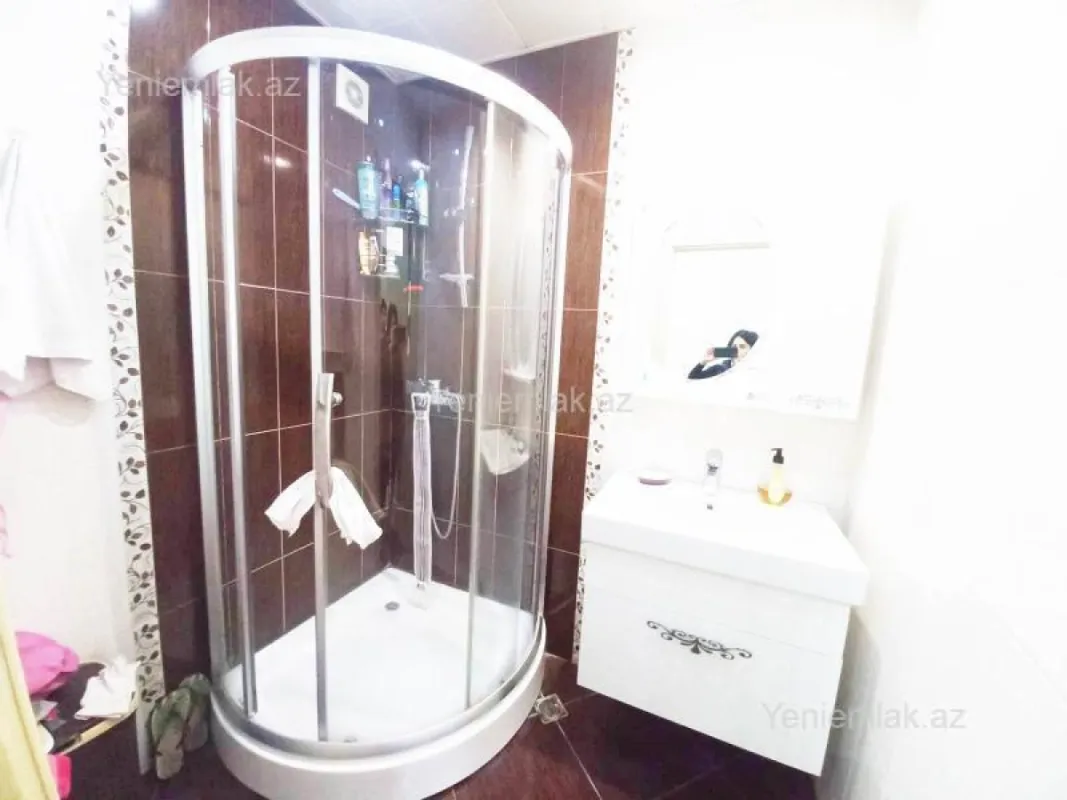 Satılır 4 otaqlı köhnə tikili 120 m²