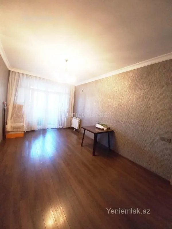 Satılır 4 otaqlı köhnə tikili 120 m²