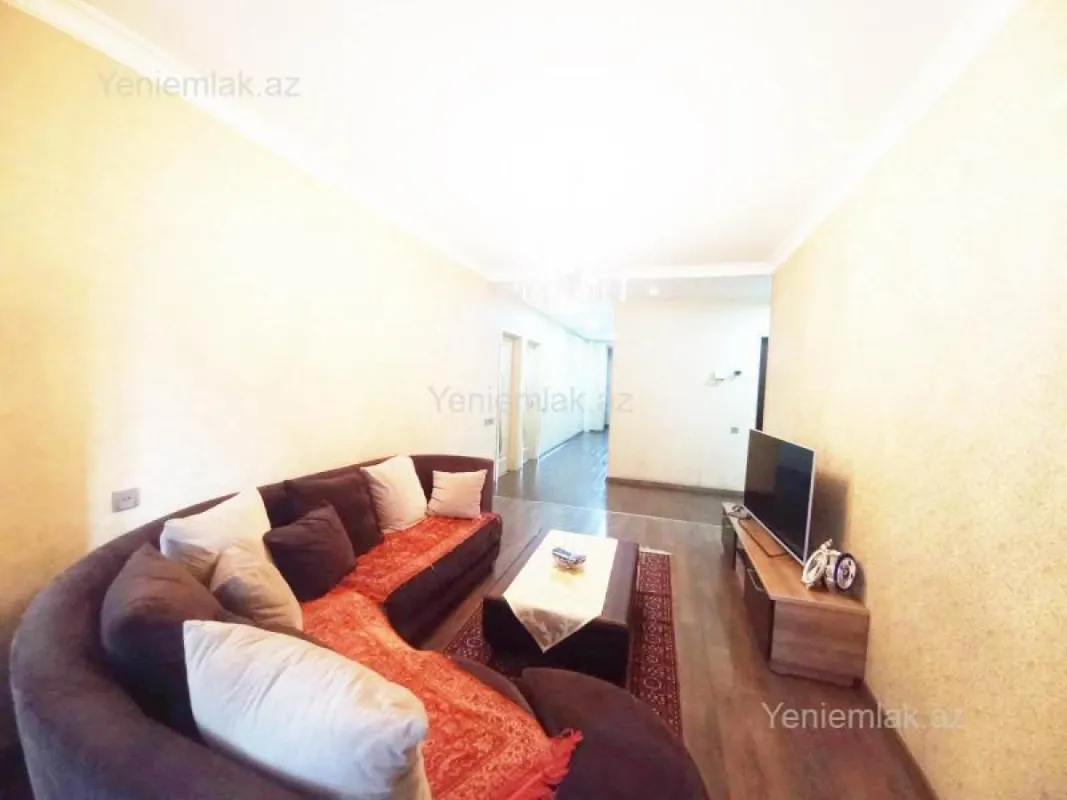 Satılır 4 otaqlı köhnə tikili 120 m²