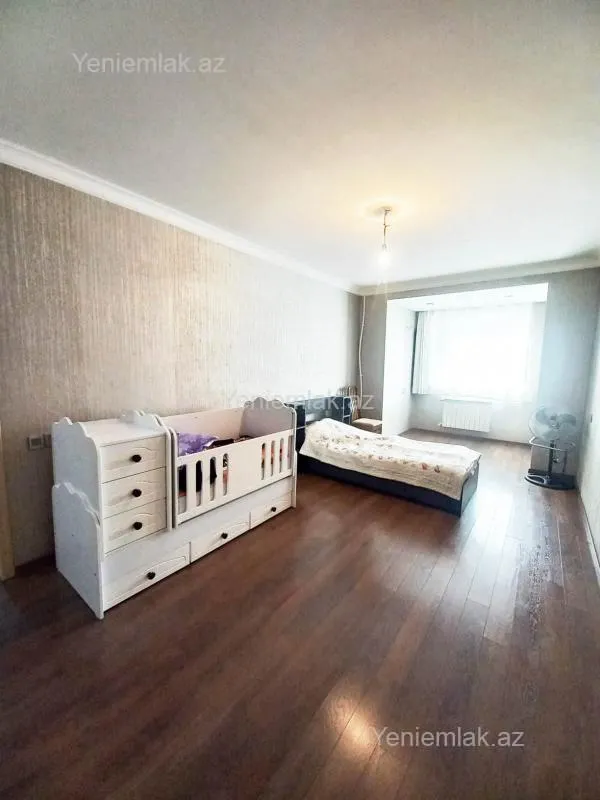 Satılır 4 otaqlı köhnə tikili 120 m²