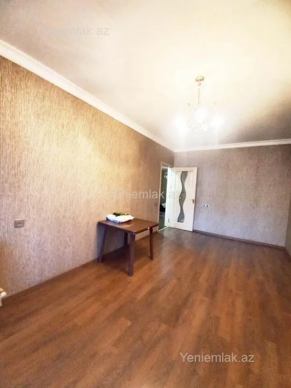 Satılır 4 otaqlı köhnə tikili 120 m²