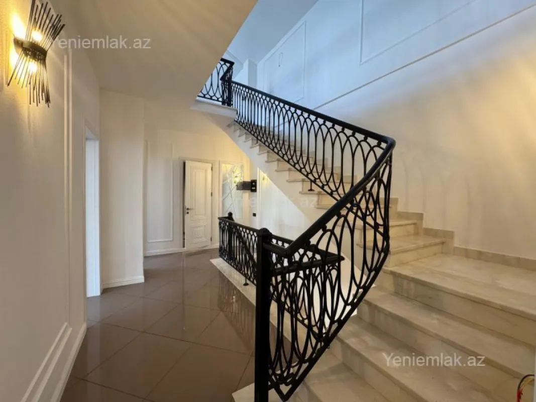 Satılır 7 otaqlı həyət evi 360 m²