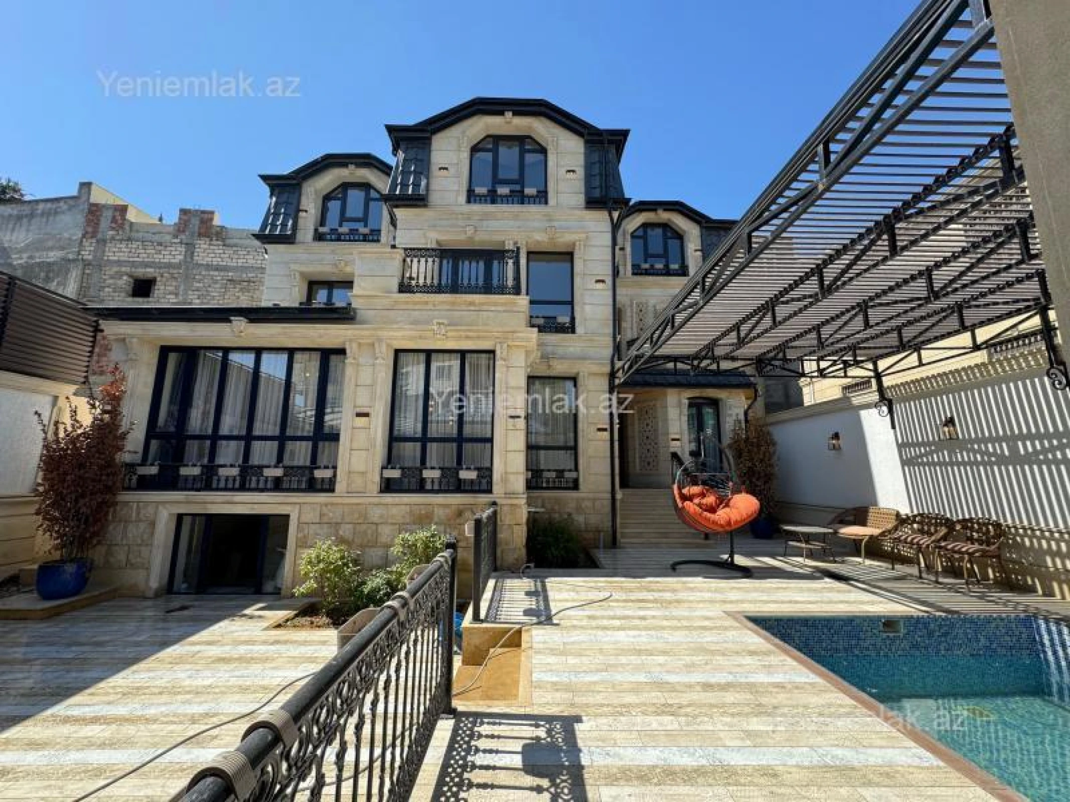 Satılır 7 otaqlı həyət evi 360 m²