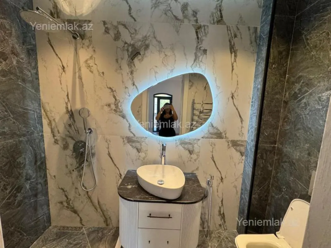 Satılır 7 otaqlı həyət evi 360 m²