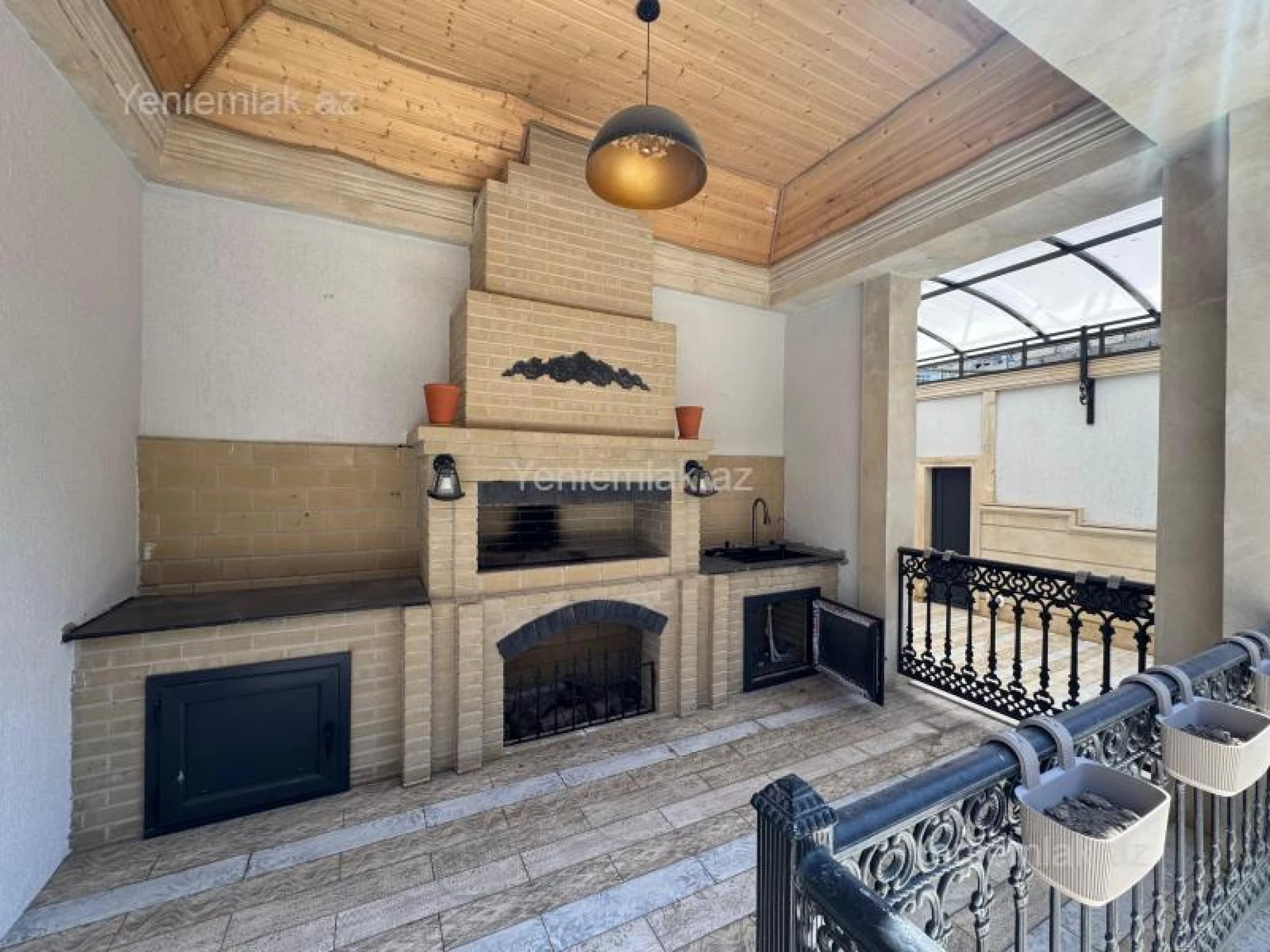 Satılır 7 otaqlı həyət evi 360 m²