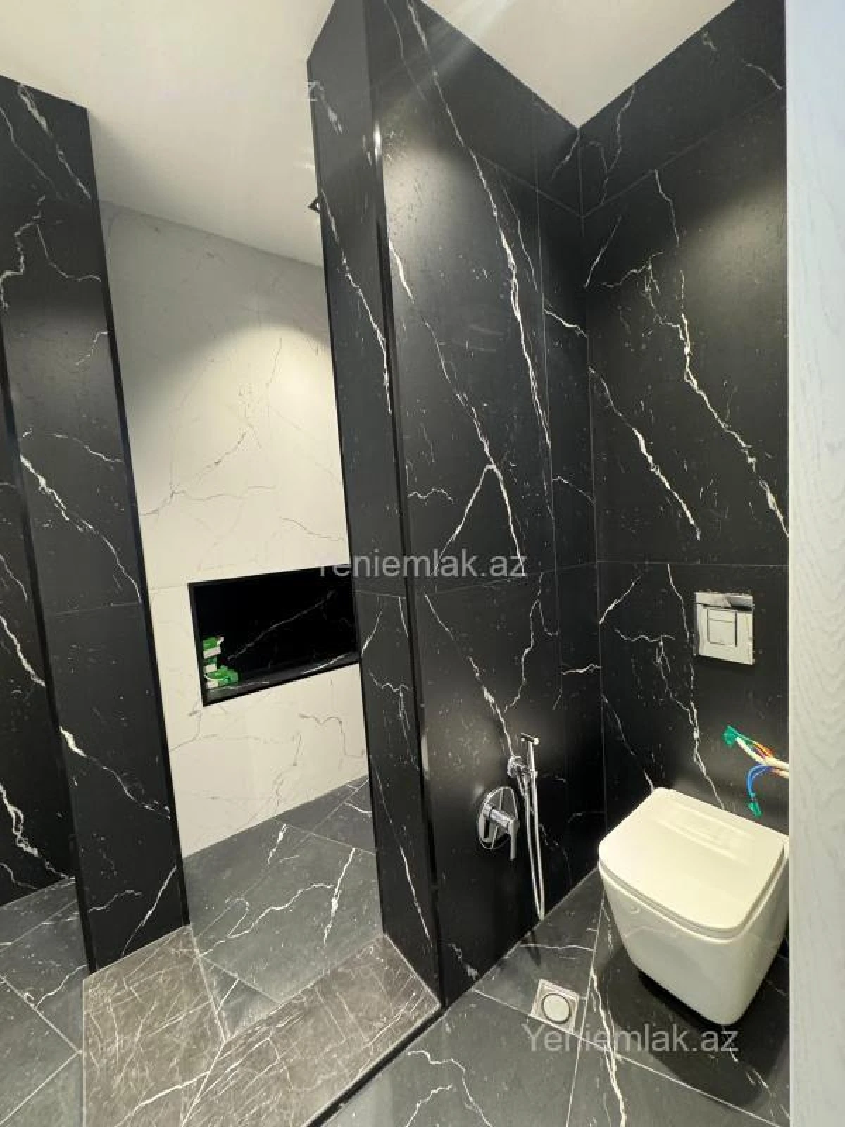 Satılır 7 otaqlı həyət evi 360 m²