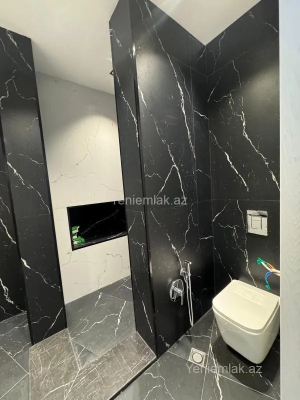 Satılır 7 otaqlı həyət evi 360 m²