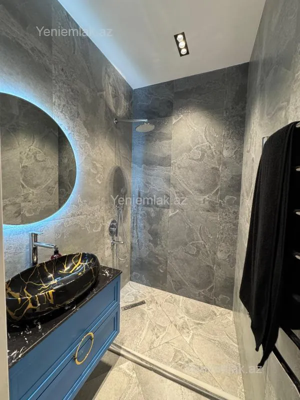 Satılır 7 otaqlı həyət evi 360 m²