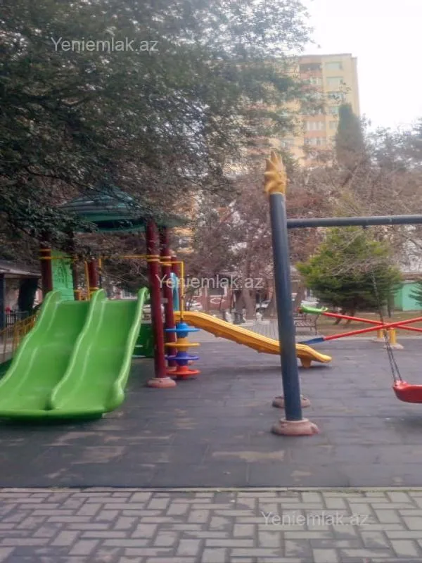 Satılır 2 otaqlı köhnə tikili 65 m²