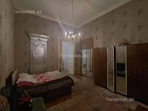 Satılır 2 otaqlı köhnə tikili 75 m²