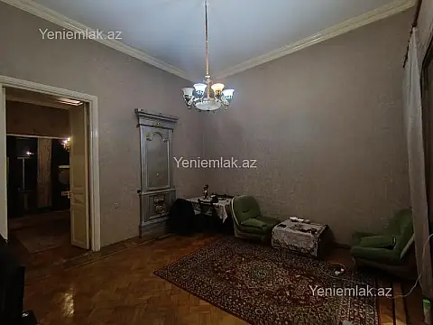 Satılır 2 otaqlı köhnə tikili 75 m²
