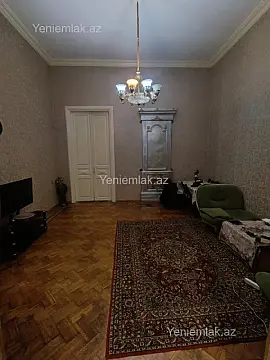 Satılır 2 otaqlı köhnə tikili 75 m²