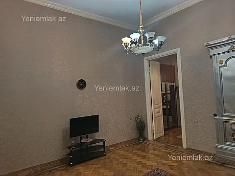 Satılır 2 otaqlı köhnə tikili 75 m²