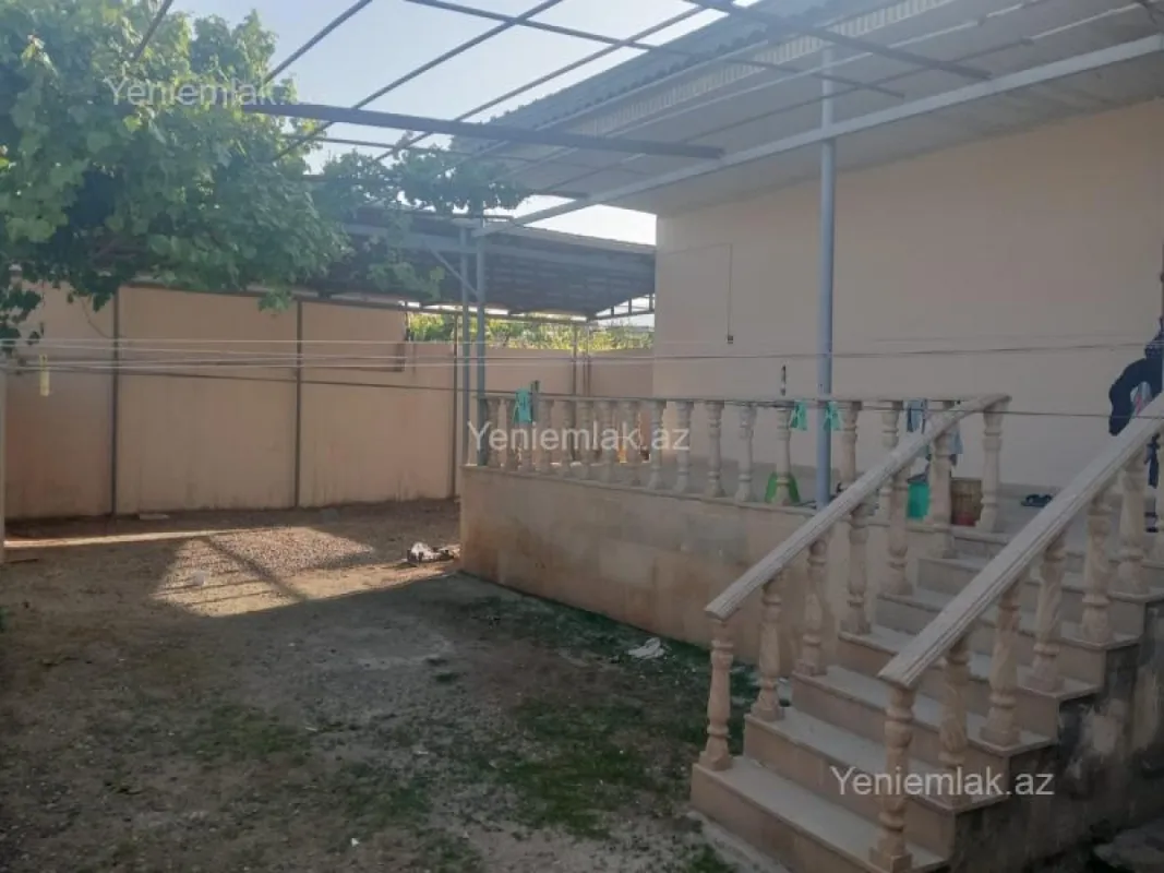 Satılır 4 otaqlı həyət evi 160 m²