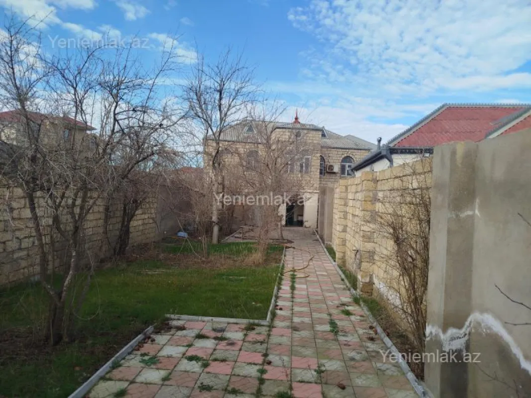 Satılır 6 otaqlı həyət evi 250 m²